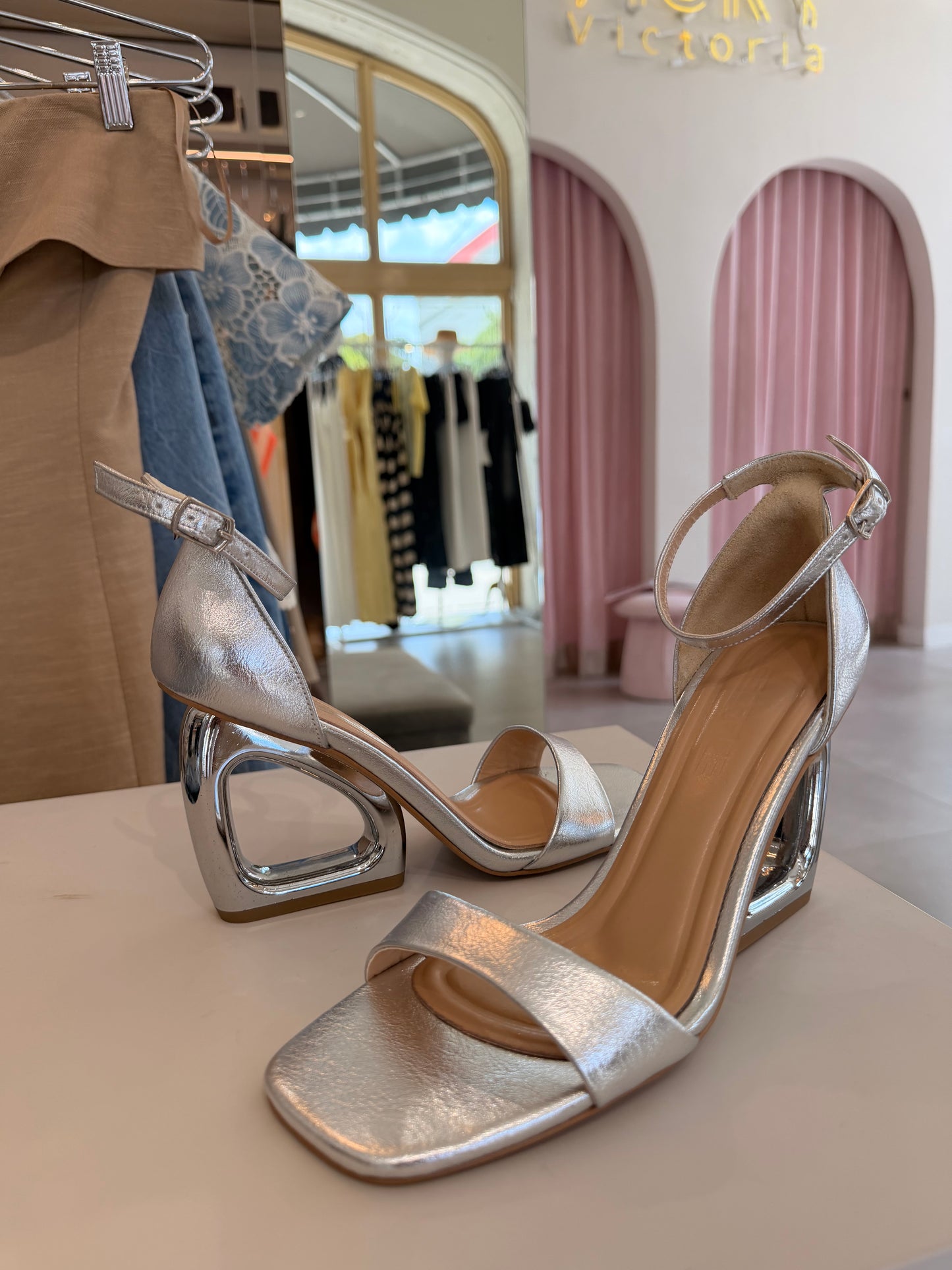 Sculpt sandals