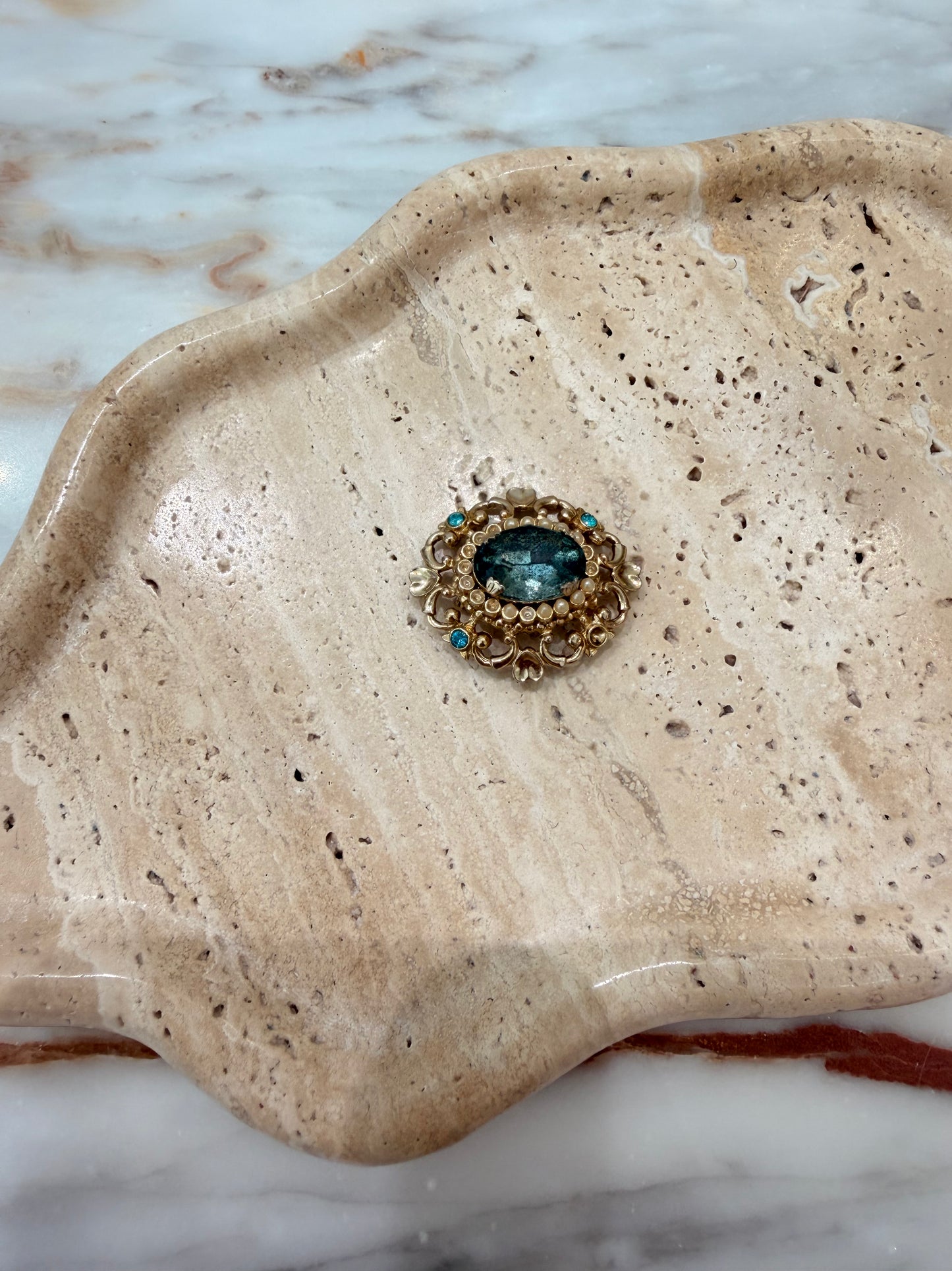 Mini brooch