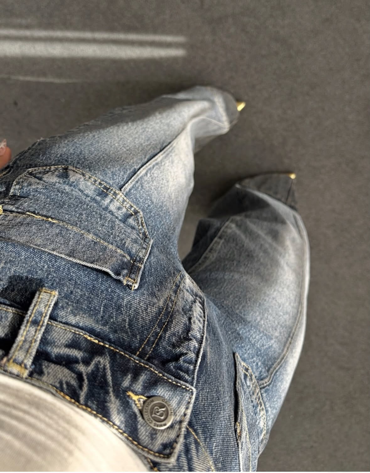 Washed Out Pockets Jeans